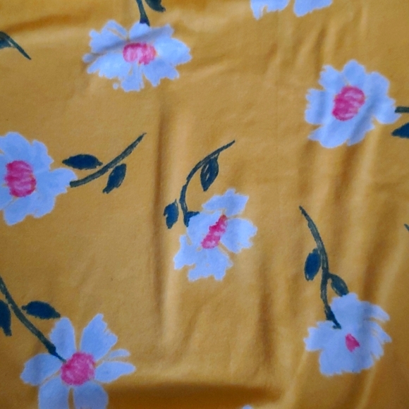 Merchandise - Picture 3 of 4